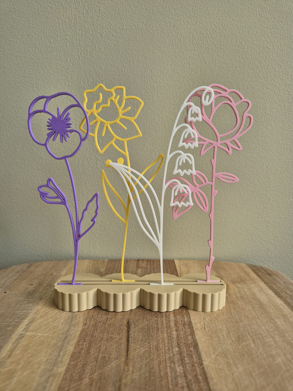 Voorbeeld van vier maandbloemen in een houder voor 4 bloemen
