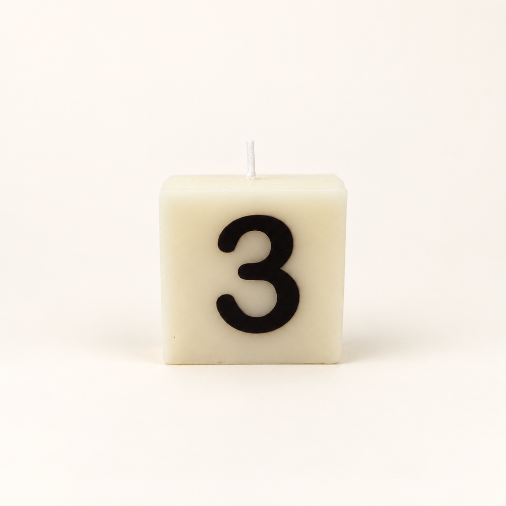 Dovana kaarsje minimalistische kaars met cijfer 3.png