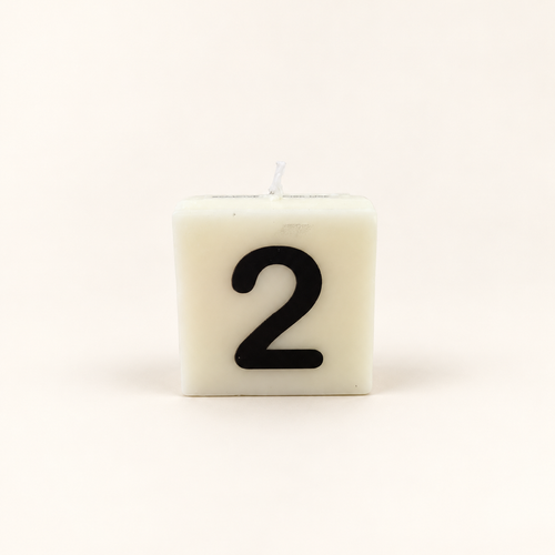 Dovana kaarsje minimalistische kaars met nummer 2.png