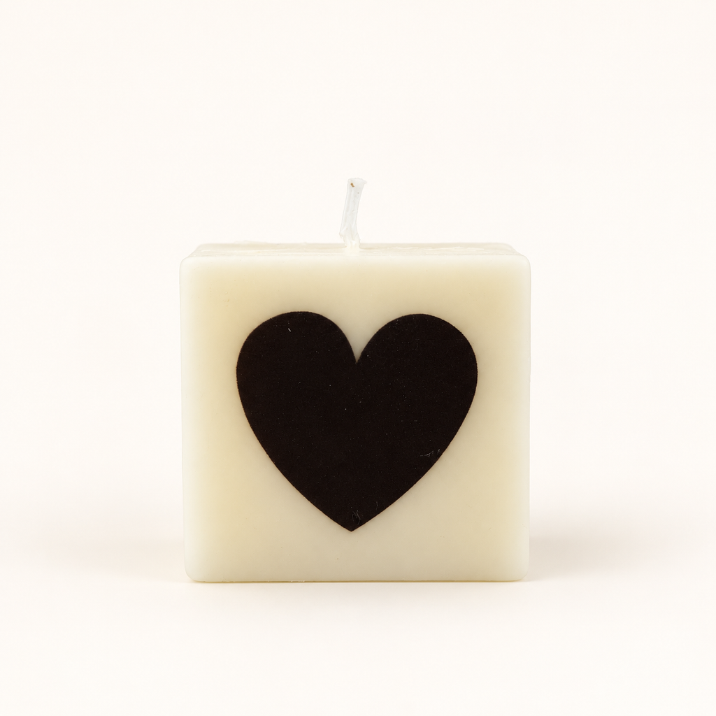 Dovana kaars minimalistische_kubuskaars_met_zwart_hart.png