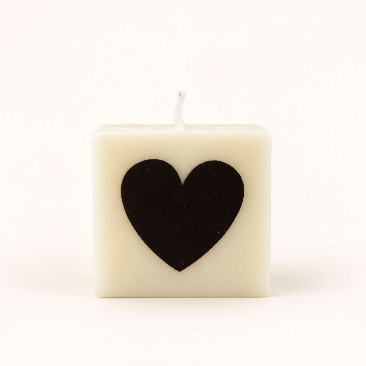 Dovana kaars minimalistische_kubuskaars_met_zwart_hart.png