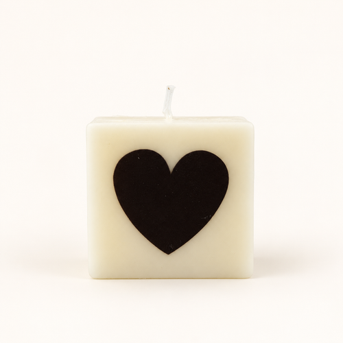 Dovana kaars minimalistische_kubuskaars_met_zwart_hart.png